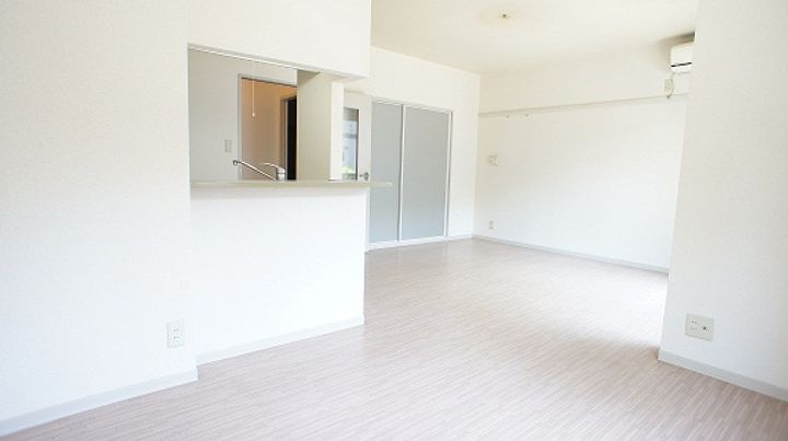 コゥジィーコートBの居間