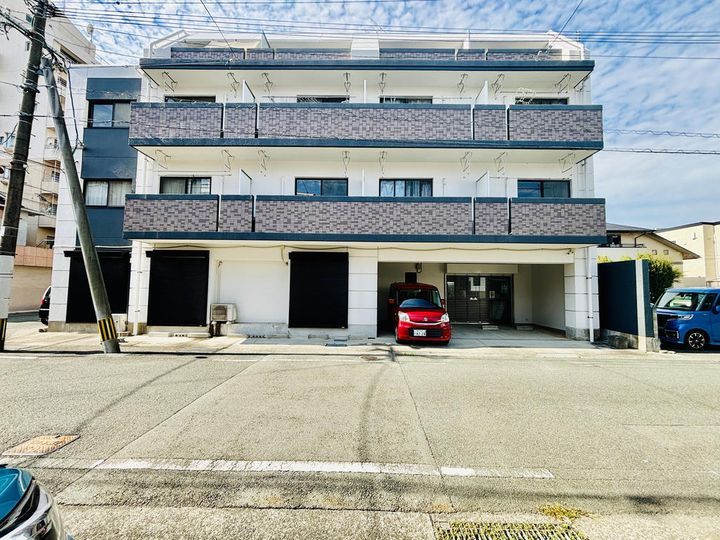 ルネサンス新屋敷の外観