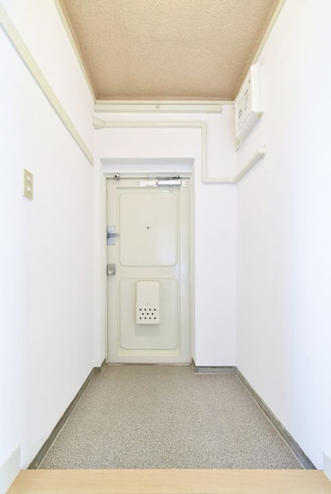 UR岩成台の玄関