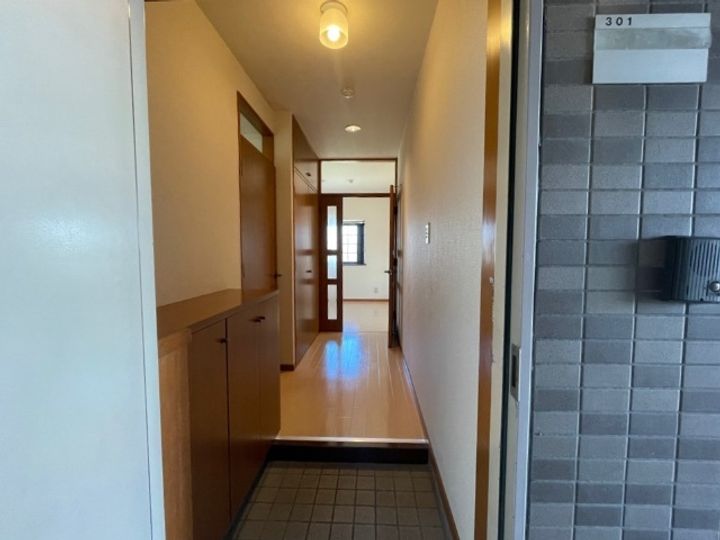 ヒバリヒルズの玄関