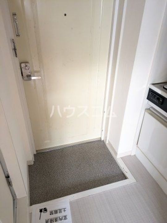 ニチエーイン国分寺の玄関