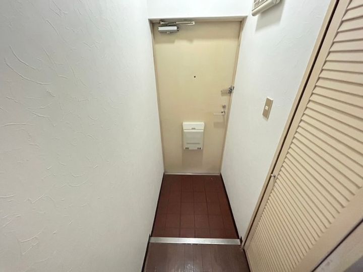 NEPHEL榎町の玄関