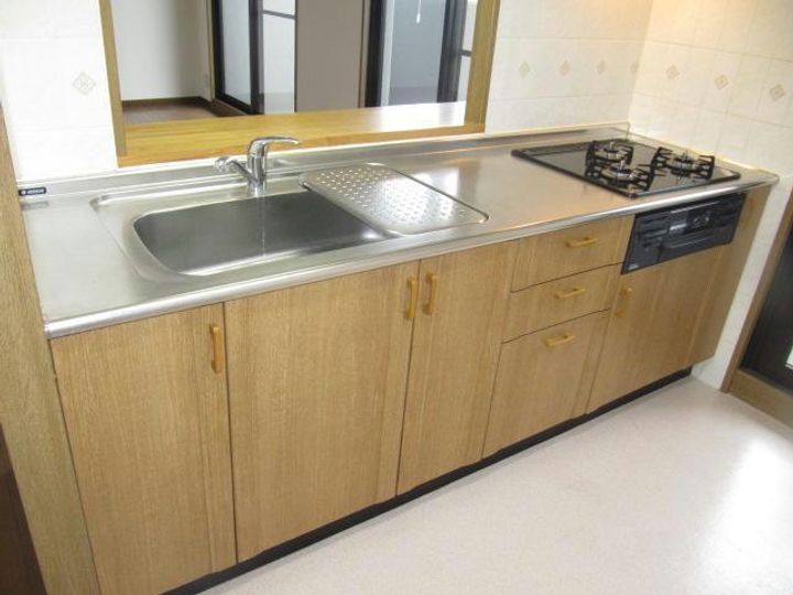 ファヴォ-ル白壁のキッチン