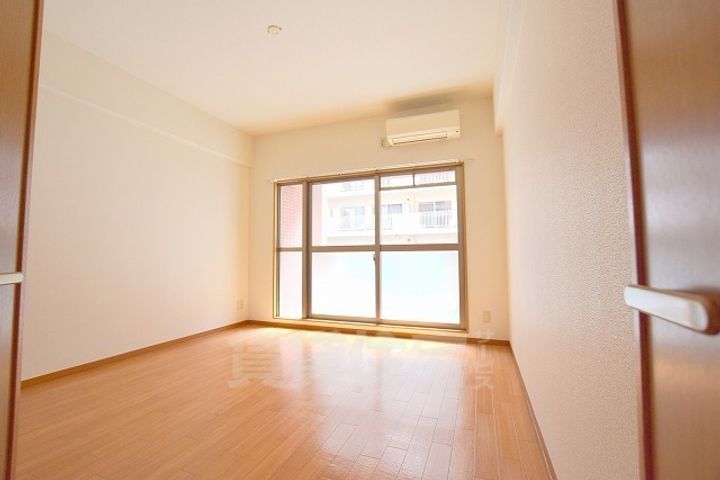 エクセレント上新12の居間