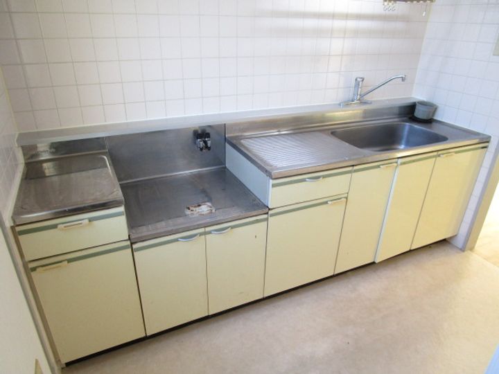 K&Mビルのキッチン