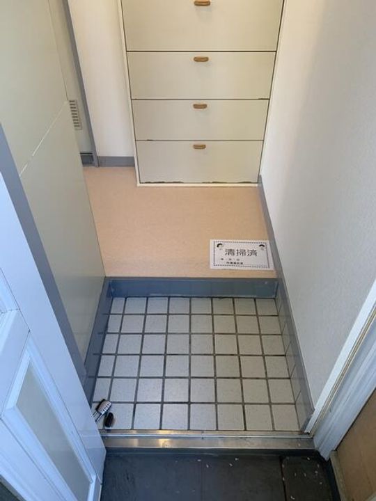 鈴木ハイツの玄関