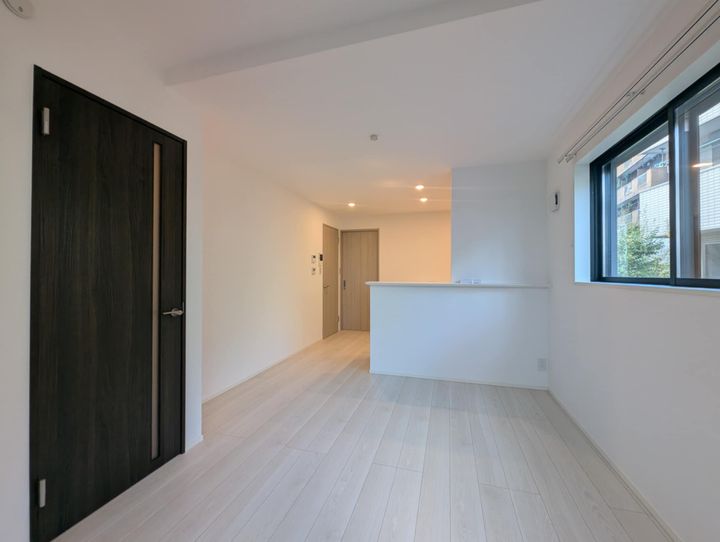 オークレジデンス三田綱町の居間