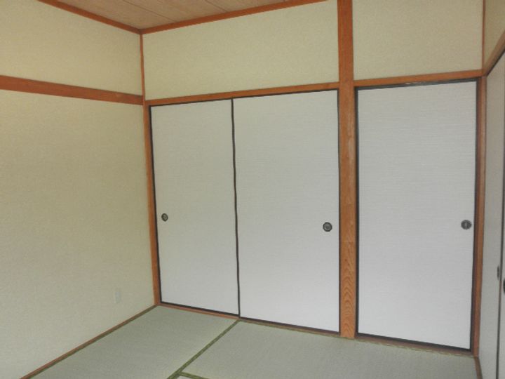 ファミールS月出の居間
