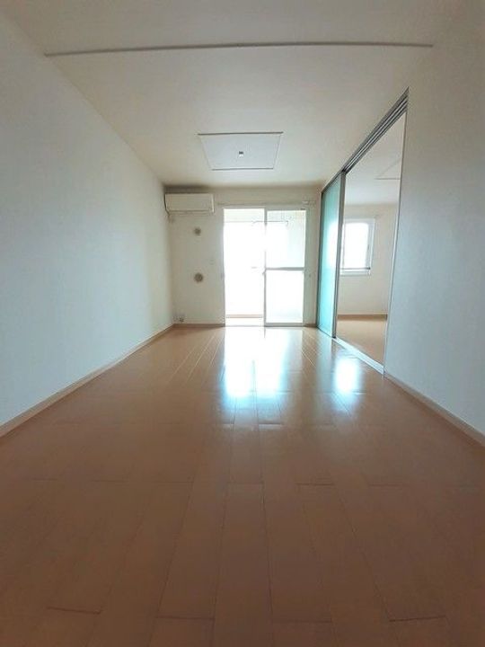 新潟県長岡市吉崎(アパート)の賃貸物件の居間
