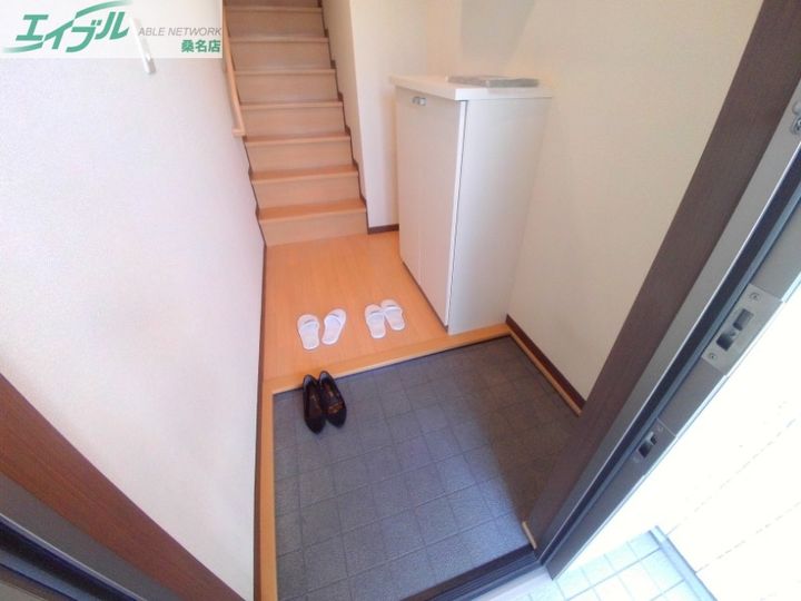 ダンディライオンA棟の玄関