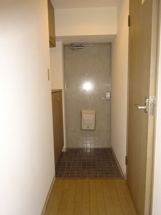 東京都中野区本町3(マンション)の賃貸物件の玄関