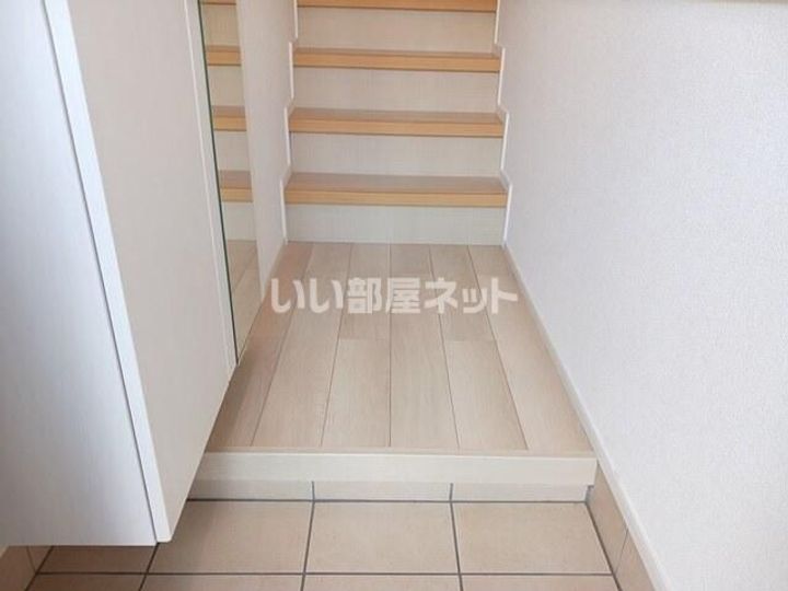 埼玉県飯能市大字岩沢(アパート)の賃貸物件の玄関