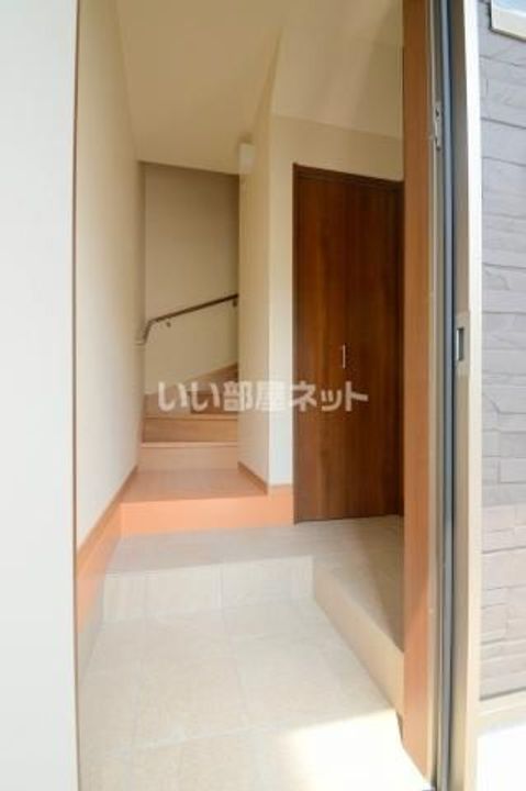 トラストコートII番館の玄関