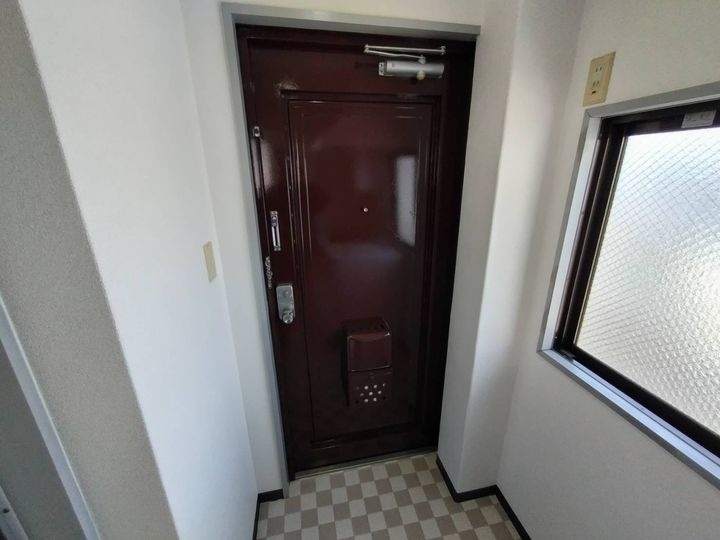 MJメゾン下小阪の玄関