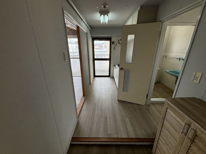 甲南ビルの玄関