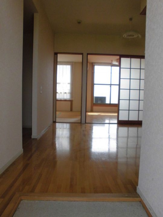 群馬県邑楽郡大泉町朝日2(アパート)の賃貸物件の玄関