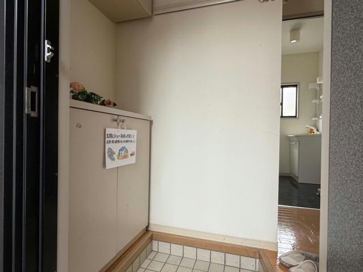 コスモリヴェールの玄関