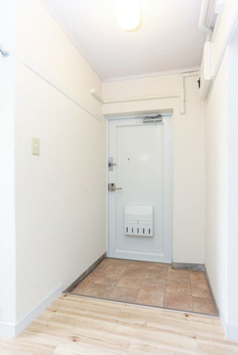 UR下大利の玄関