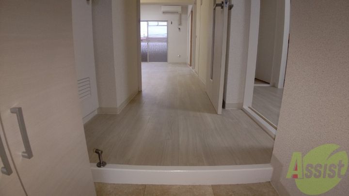 幸ハイツの玄関