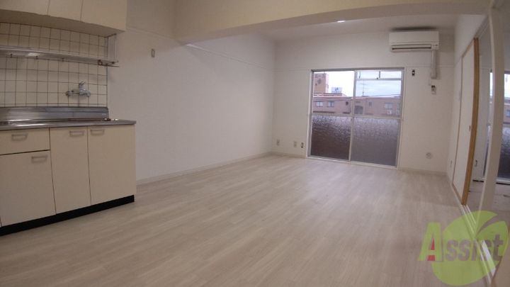 幸ハイツの居間