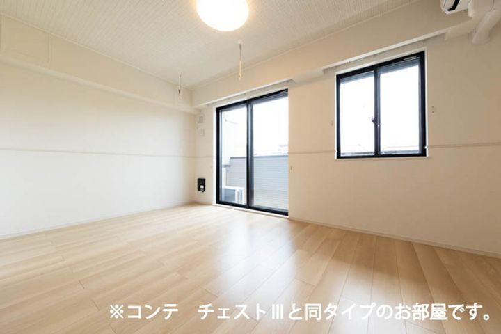 兵庫県加古川市平岡町西谷(アパート)の賃貸物件の居間