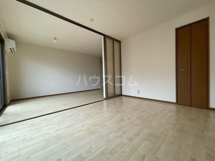 フローラルコートの内装