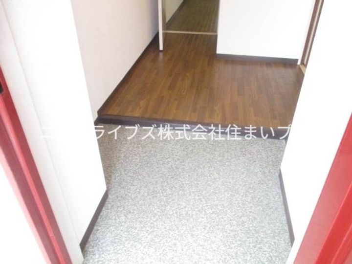 丸信リバーサイドコーポ1の玄関