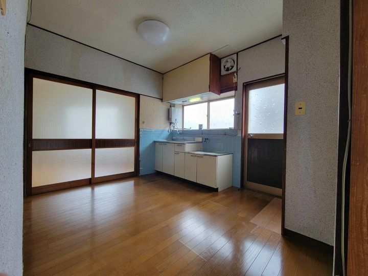 広駅前アパートの居間