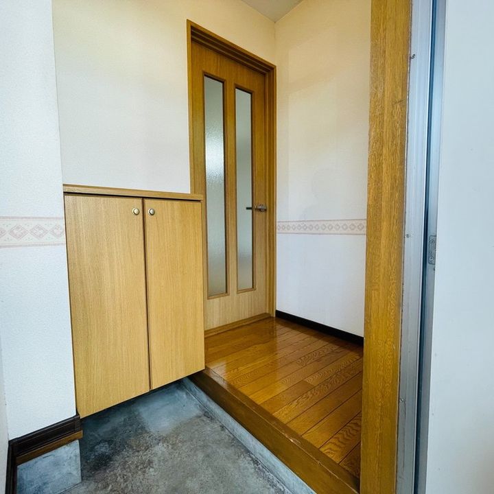 ハマナスハイツの玄関