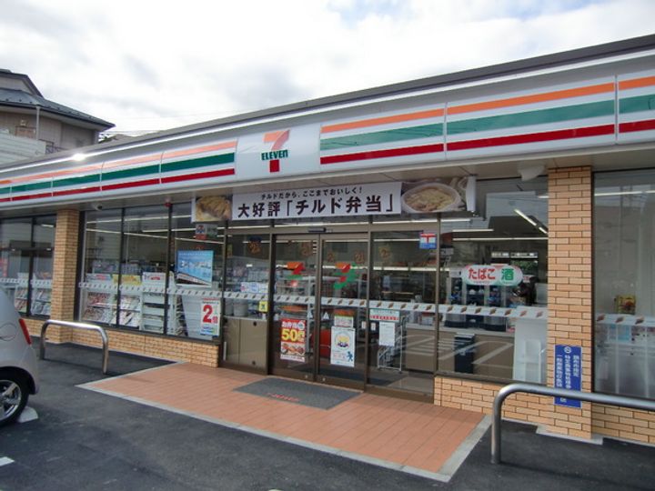 エクセレントの周辺