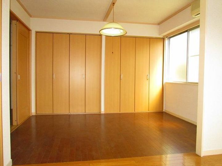 稲荷森マンションの居間