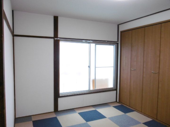東荘の居間