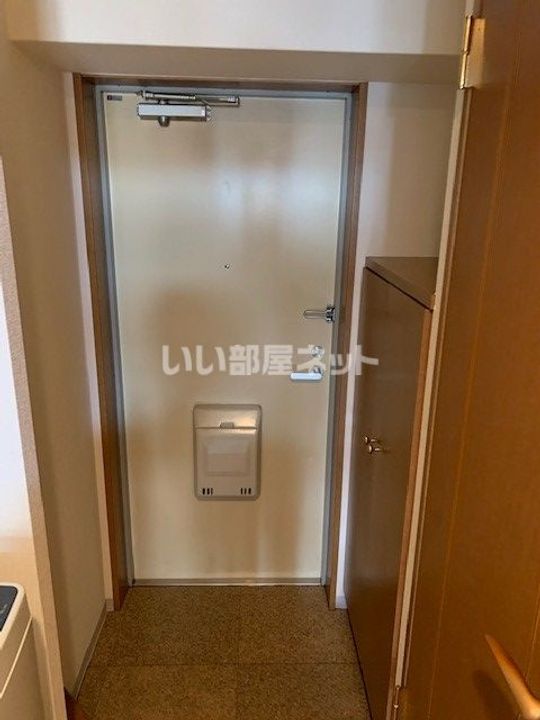 エスリード三宮フラワーロードの玄関