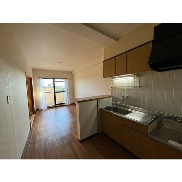 サプリーム新舞子のキッチン