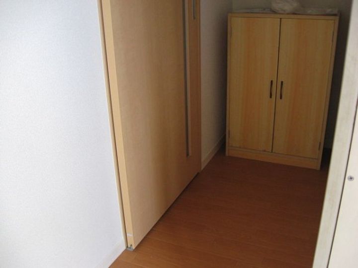 プライマリーB棟の玄関