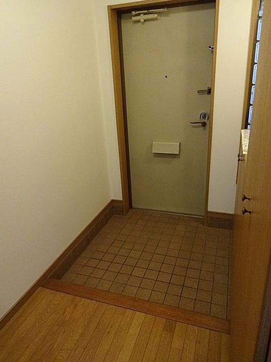 大阪府岸和田市土生町(マンション)の賃貸物件の玄関