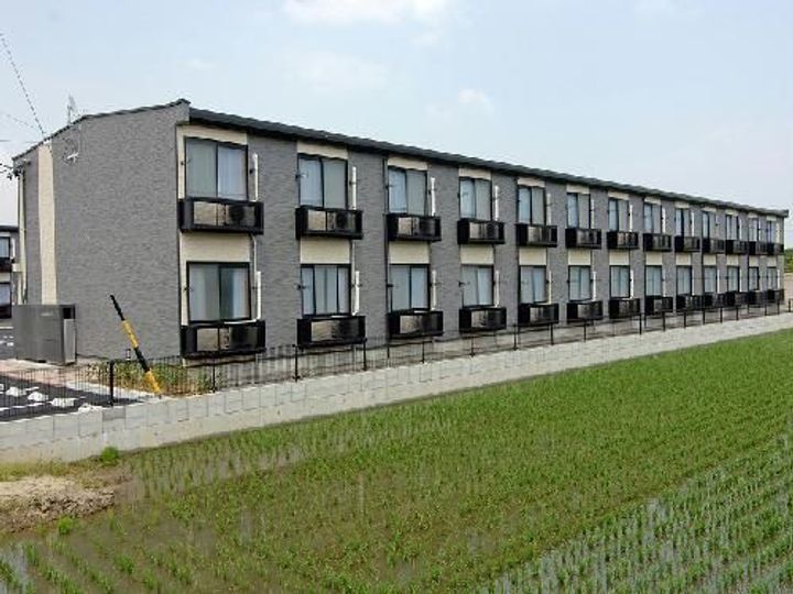 レオパレススカイビレッジ鈴鹿IIの外観