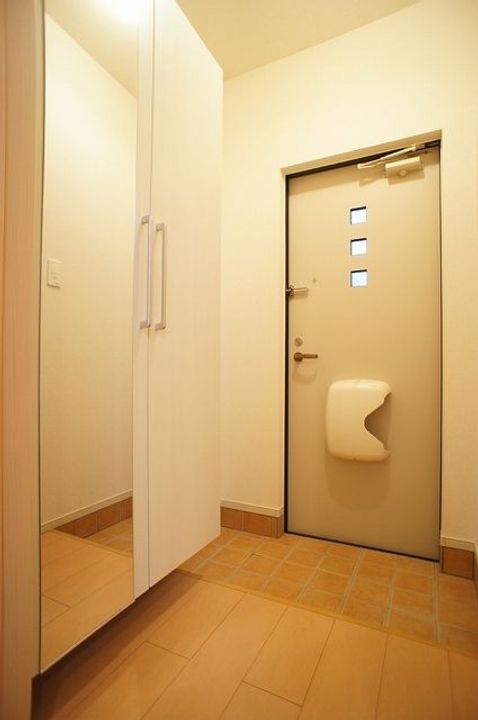 H&MハウスA棟の玄関