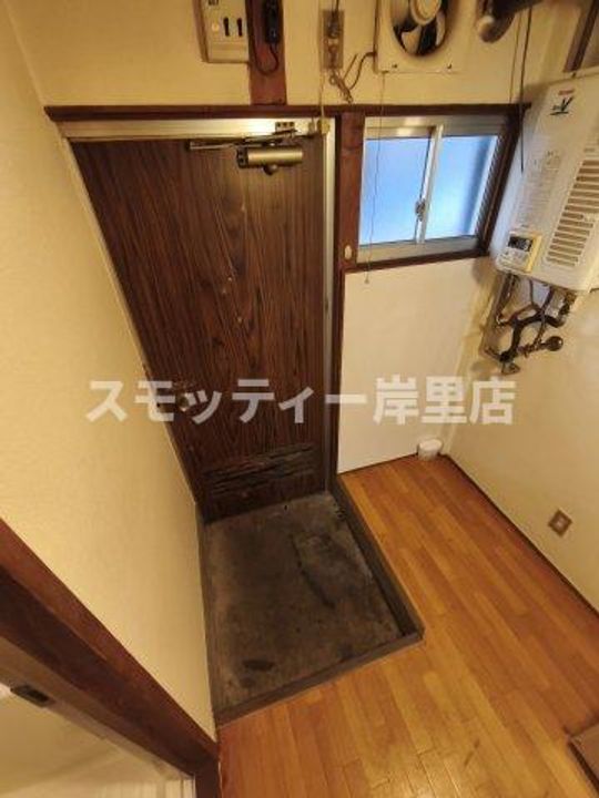 第三万代マンションの玄関