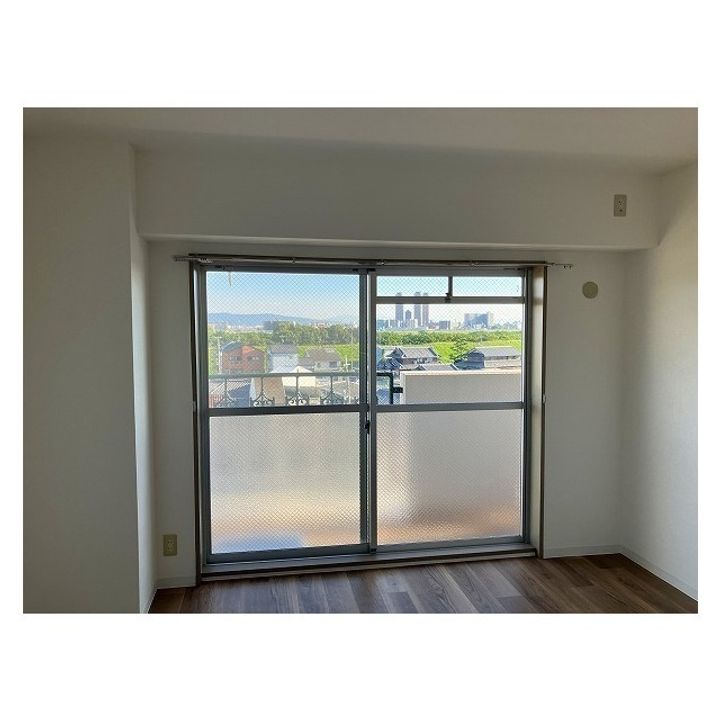 アルバ摂津の居間