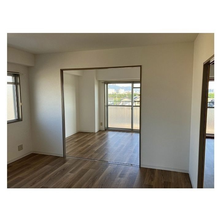 アルバ摂津の居間