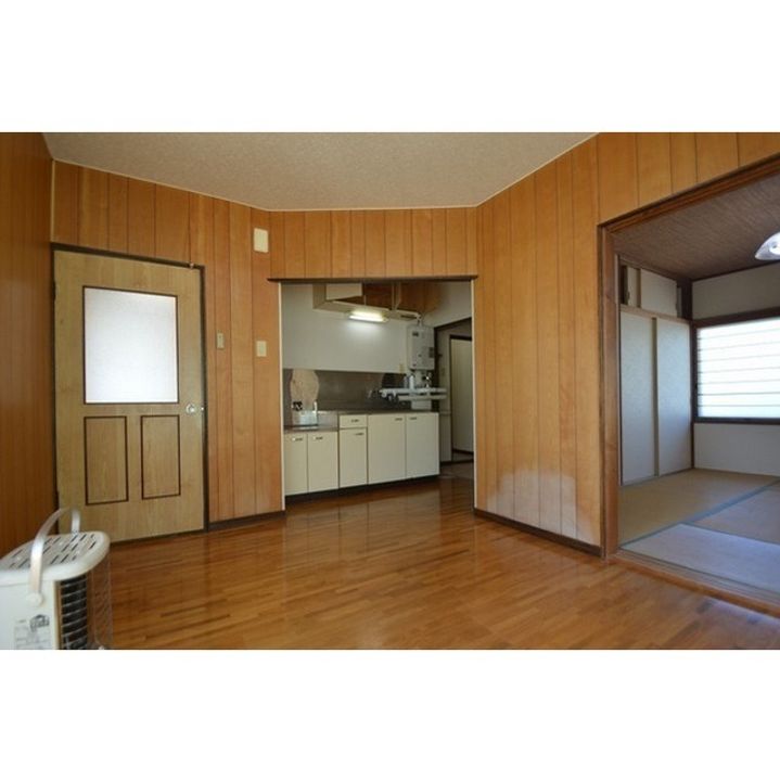 クインハイツ102の居間