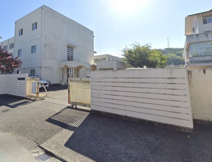 ラ・ルーチェの周辺