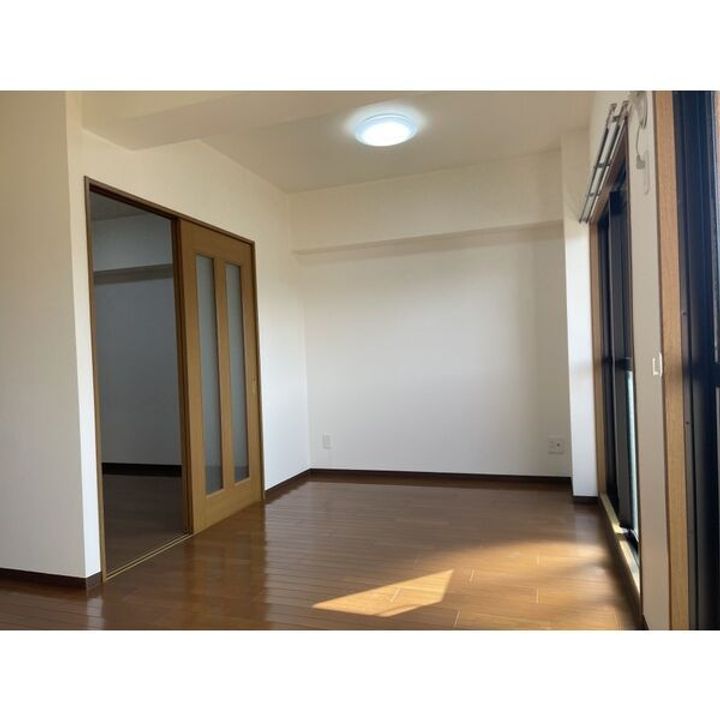 エクセレンス堀 A棟の居間