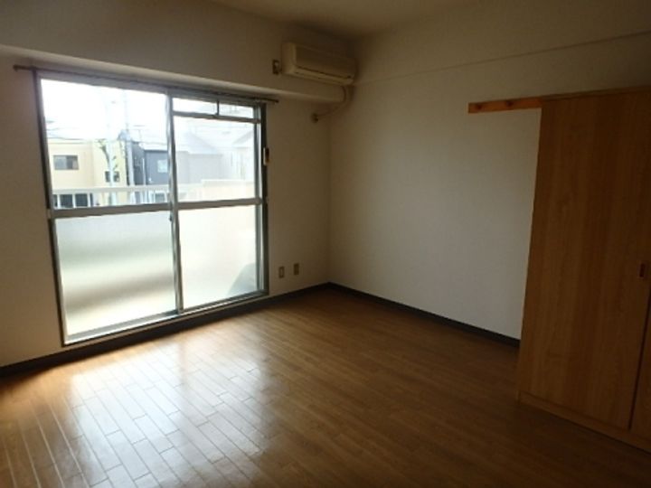 マンション大庭の居間