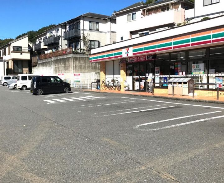 フルール三神 三番館の周辺