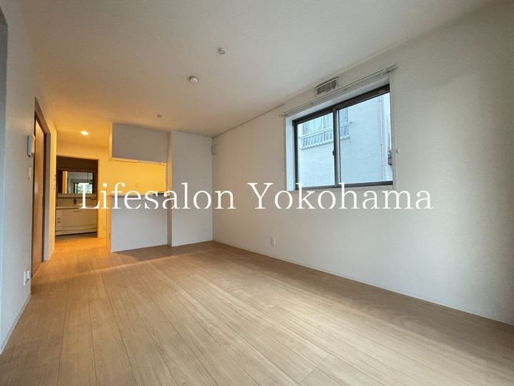 神奈川県横浜市神奈川区西寺尾2(マンション)の賃貸物件の居間