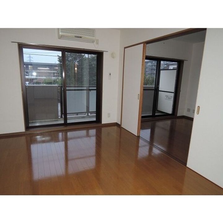 ファミール新柏の居間