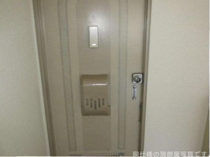 アピアランス神の倉Bの玄関