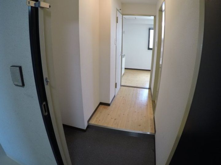 三晃アスク大久保の玄関